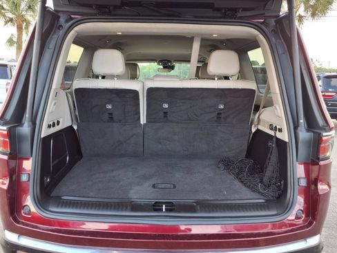 Used 2022 Jeep Wagoneer Series III w/ Flexible Seating Group RWD image 7
