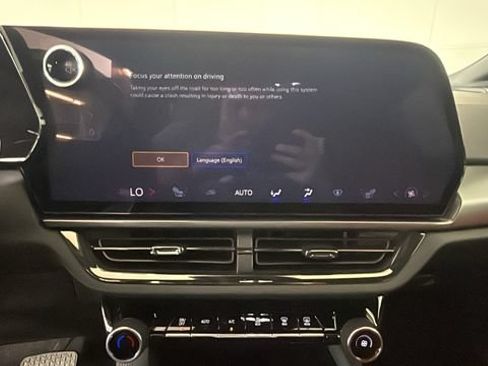 Used 2025 Chevrolet Equinox EV RS FWD image 23