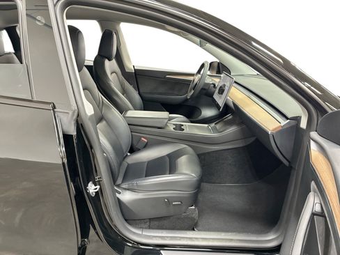 Certified 2023 Tesla Model Y Long Range AWD/4WD image 13
