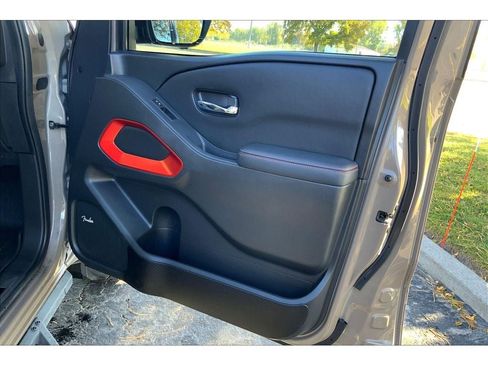 Used 2023 Nissan Frontier PRO-4X w/ Pro-4X Premium Package image 26