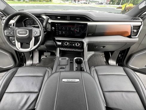 Used 2024 GMC Sierra 2500 Denali w/ Denali Reserve Package image 4