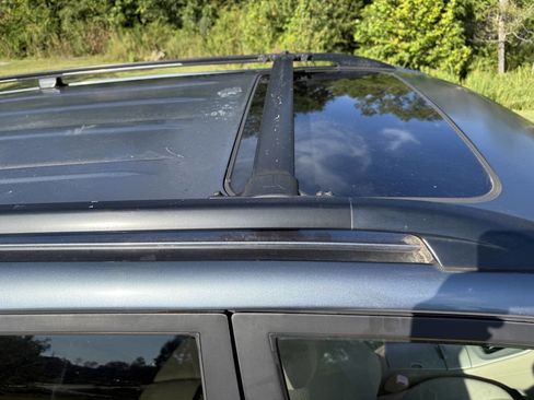 Used 2005 Toyota Highlander 2WD w/ 3rd Row image 10