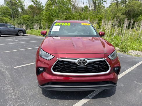 Used 2022 Toyota Highlander XLE AWD/4WD image 11