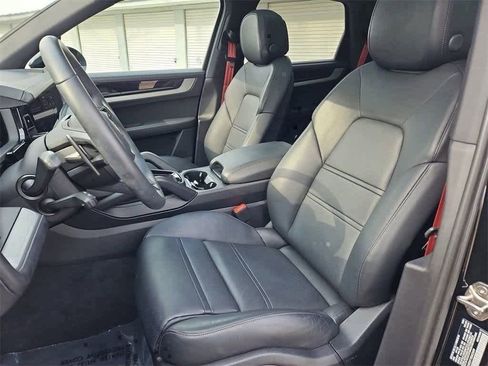 Used 2025 Porsche Cayenne S image 5