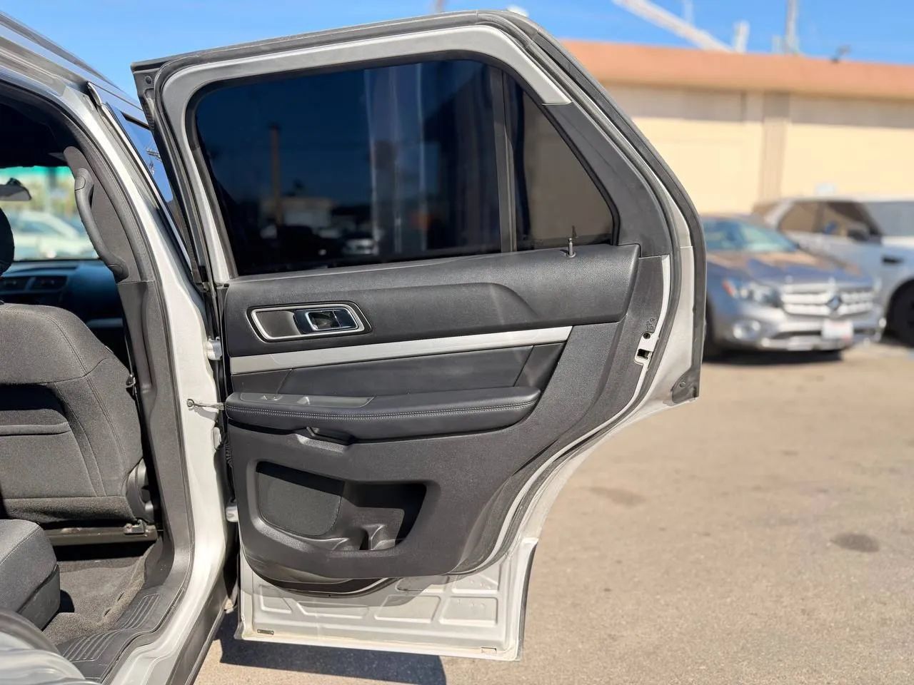 Used 2017 Ford Explorer XLT FWD image 38