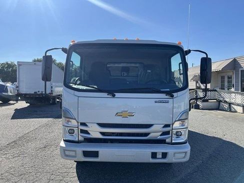 Used 2024 Chevrolet Low Cab Forward image 3