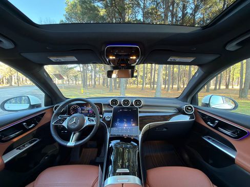 Used 2024 Mercedes-Benz GLC 300 image 2