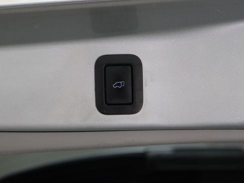 Used 2019 Toyota Highlander XLE FWD image 37