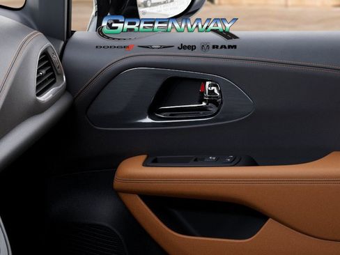 New 2026 Chrysler Pacifica Pinnacle FWD image 25