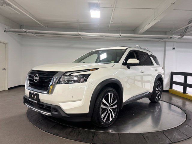 Used 2024 Nissan Pathfinder Platinum AWD/4WD image 5