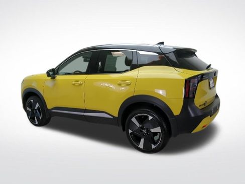Used 2025 Nissan Kicks SR FWD image 3