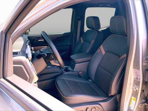 Used 2023 GMC Canyon AT4 w/ AT4 Premium Package AWD/4WD image 8