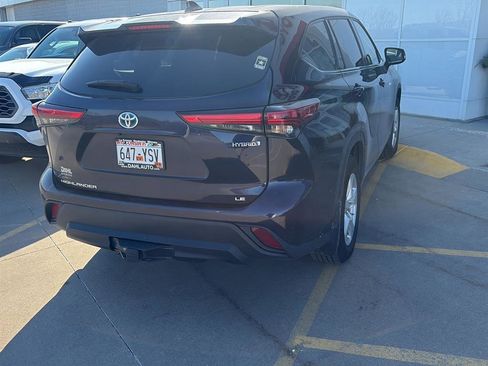 Used 2021 Toyota Highlander LE image 11