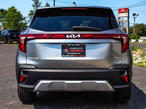 Used 2025 Kia Seltos LX AWD/4WD image 5