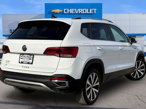 Used 2024 Volkswagen Taos SE image 2