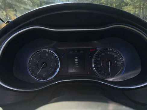 Used 2015 Chrysler 200 Limited w/ Convenience Group image 10