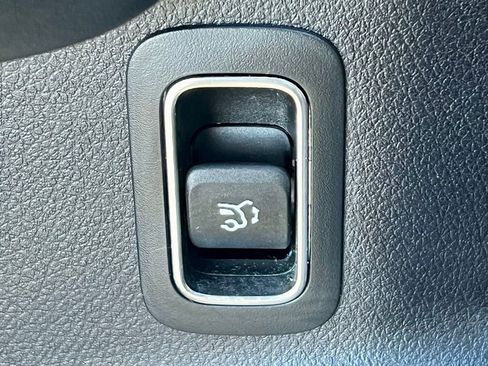 Certified 2021 Mercedes-Benz GLB 250 4MATIC image 33