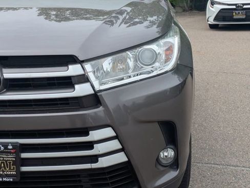 Used 2017 Toyota Highlander XLE AWD/4WD image 13
