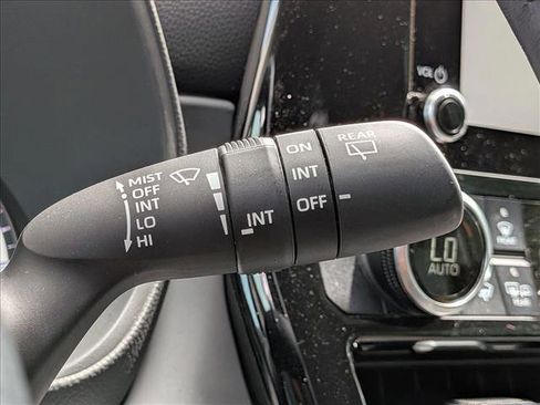 Used 2023 Toyota Highlander LE image 11