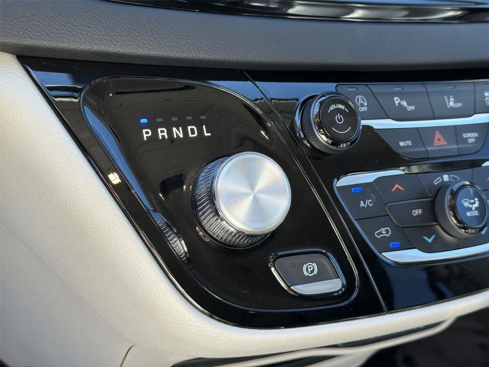 Used 2023 Chrysler Pacifica Touring-L FWD image 18
