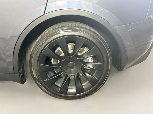 Used 2021 Tesla Model Y Long Range AWD/4WD image 11