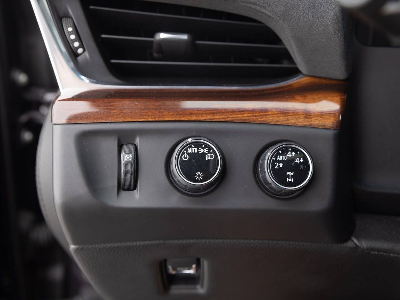Used 2015 Cadillac Escalade Premium AWD/4WD image 38