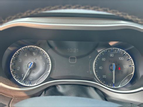 Used 2023 Chrysler Pacifica Touring-L FWD image 20