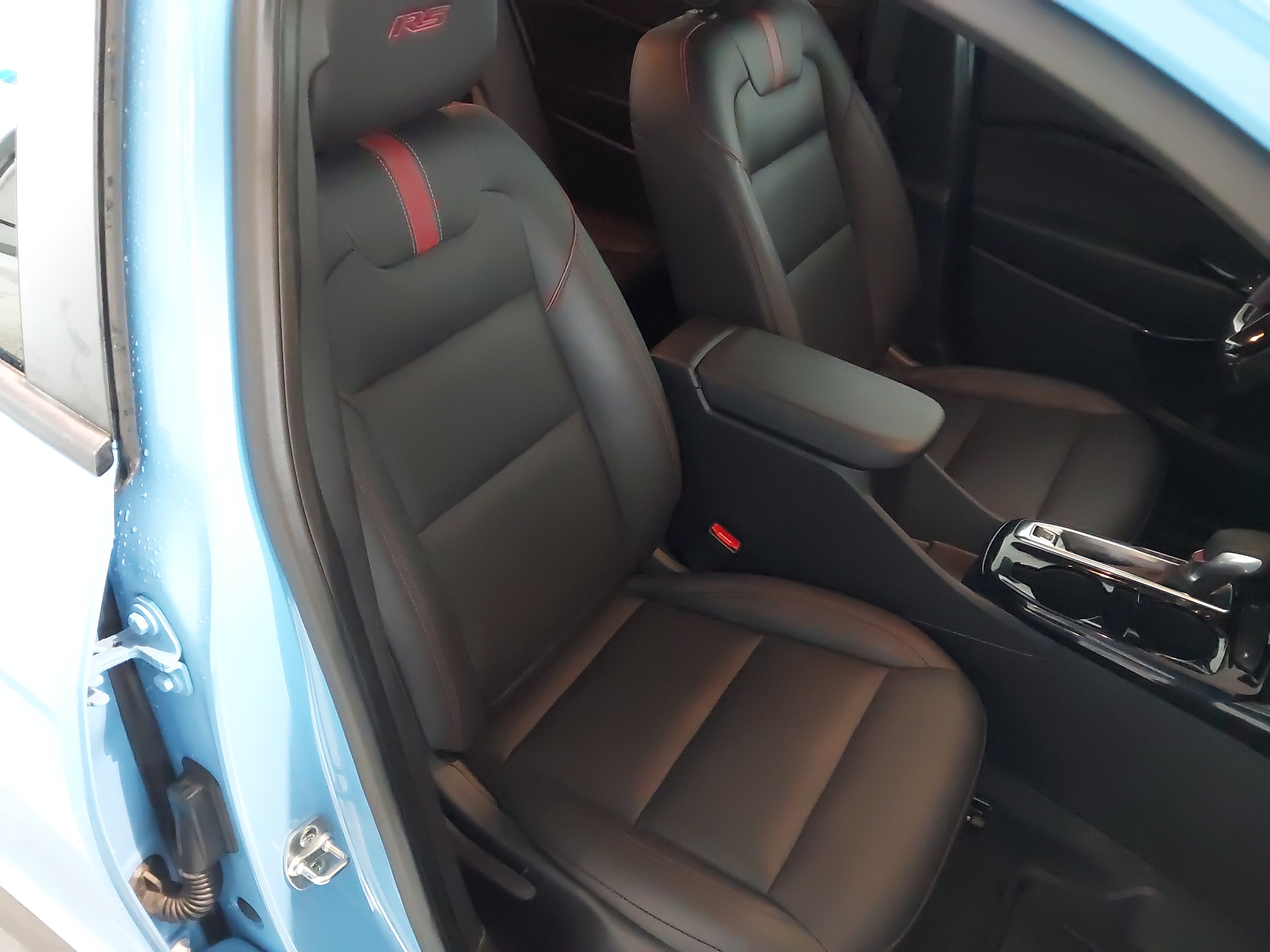 Used 2024 Chevrolet Trax RS w/ Sunroof Package FWD image 5