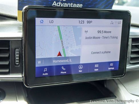 Used 2022 Ford Explorer XLT w/ Equipment Group 202A AWD/4WD image 17