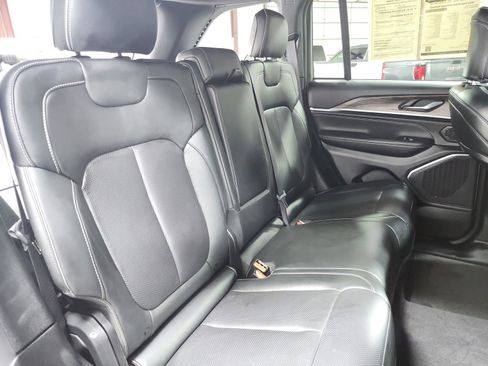 Used 2023 Jeep Grand Cherokee Overland AWD/4WD image 50