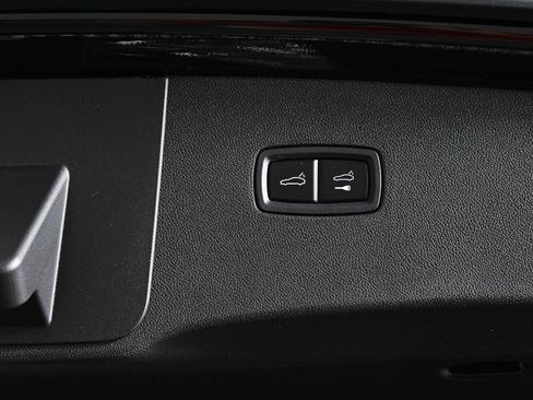 Used 2025 Porsche Cayenne Coupe image 34