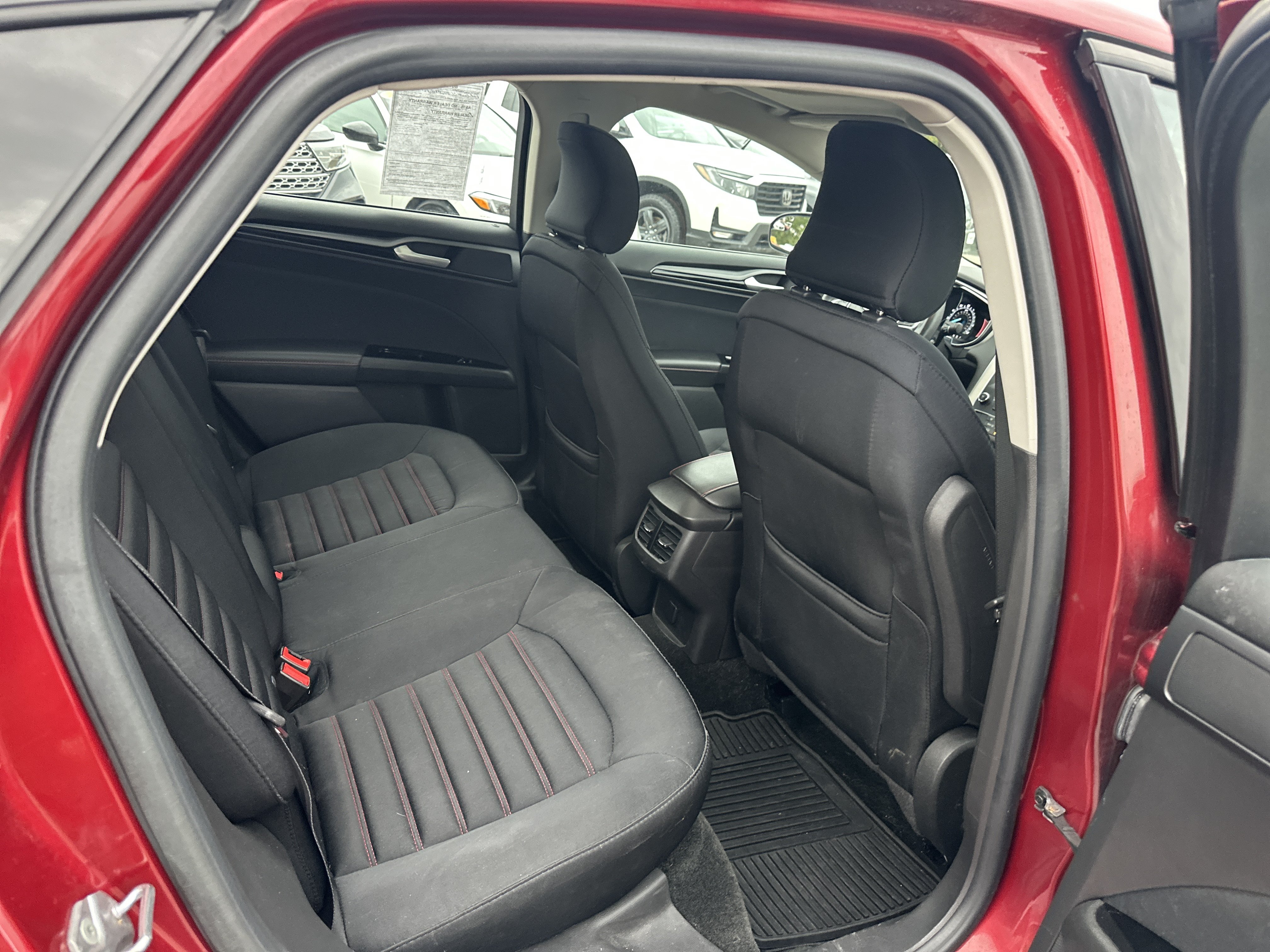 Used 2016 Ford Fusion SE FWD image 15