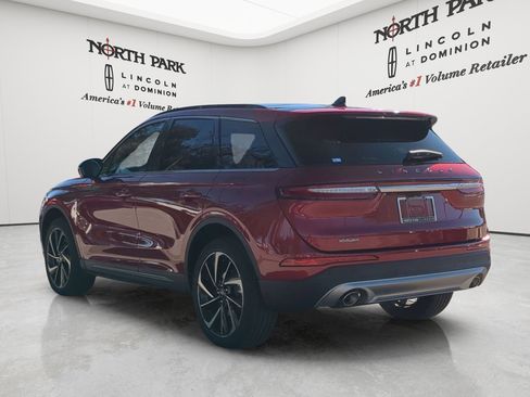 New 2026 Lincoln Corsair Reserve FWD image 5