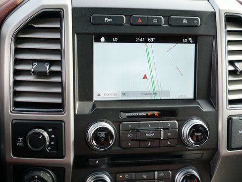 Used 2018 Ford F150 Platinum w/ Equipment Group 701A Luxury image 23