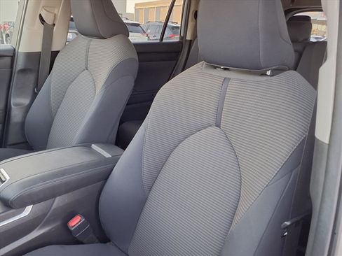Used 2024 Toyota Highlander LE image 16