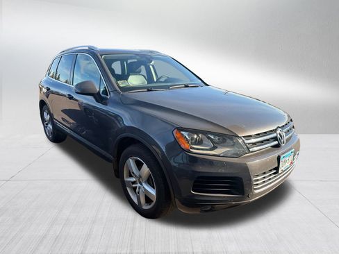 Used 2012 Volkswagen Touareg TDI image 3