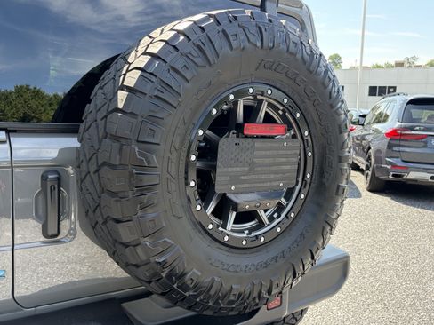 Used 2022 Jeep Wrangler Unlimited Sahara w/ Cold Weather Group AWD/4WD image 7
