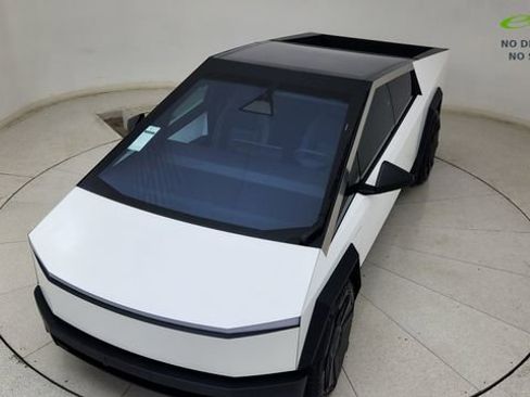 Used 2024 Tesla Cybertruck AWD Crew Cab image 74