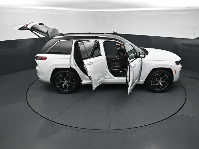 Used 2022 Jeep Grand Cherokee Summit AWD/4WD image 30
