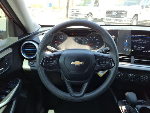 Used 2024 Chevrolet Trax LS w/ LS Convenience Package FWD image 19