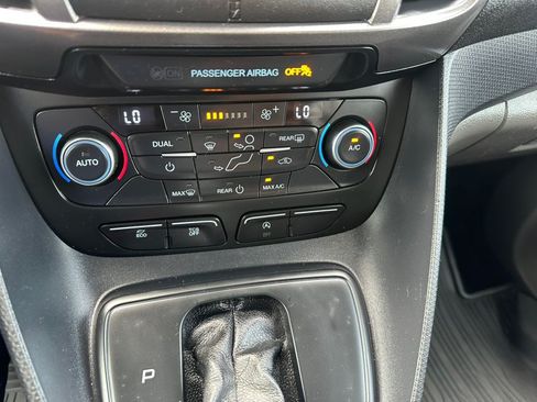 Used 2021 Ford Transit Connect XLT FWD image 23