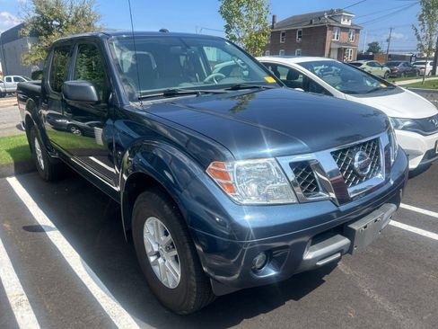 Used 2017 Nissan Frontier SV w/ SV Value Truck Package AWD/4WD image 2