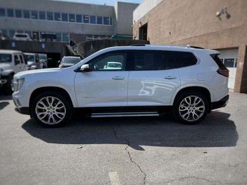 Used 2025 GMC Acadia Denali w/ Super Cruise Package FWD image 16