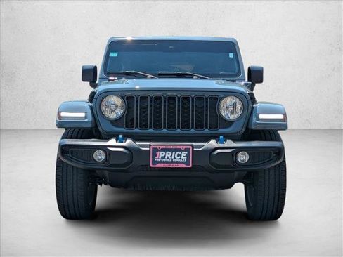 Used 2024 Jeep Wrangler Unlimited w/ Convenience Group AWD/4WD image 2