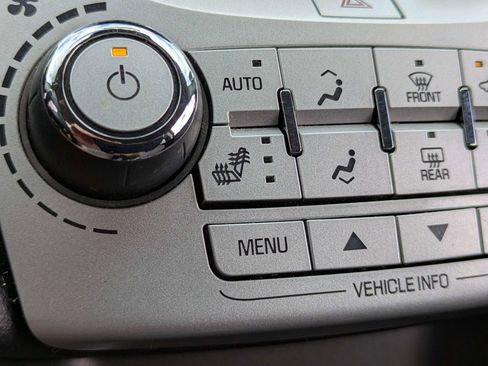 Used 2017 Chevrolet Equinox LT w/ Convenience Package image 23