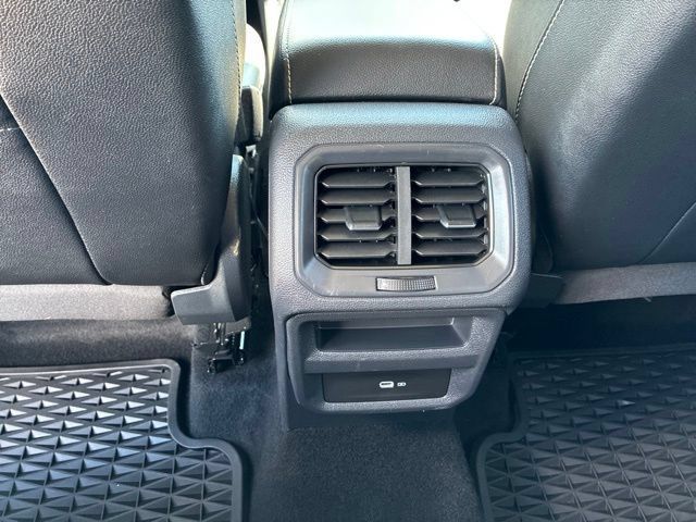 Used 2022 Volkswagen Taos SE AWD/4WD image 16