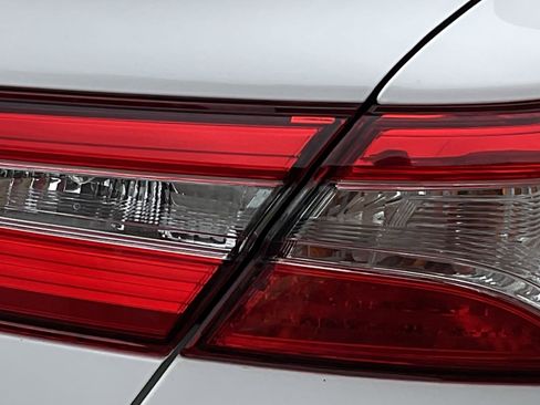 Used 2018 Toyota Camry LE FWD image 10