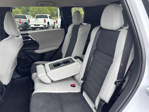 Used 2025 Mitsubishi Outlander SE AWD/4WD image 21