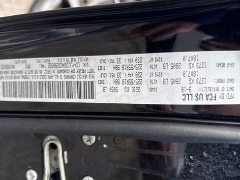 Used 2019 Jeep Cherokee Limited image 30