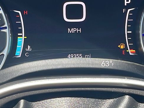 Used 2023 Chrysler Pacifica Touring-L FWD image 14